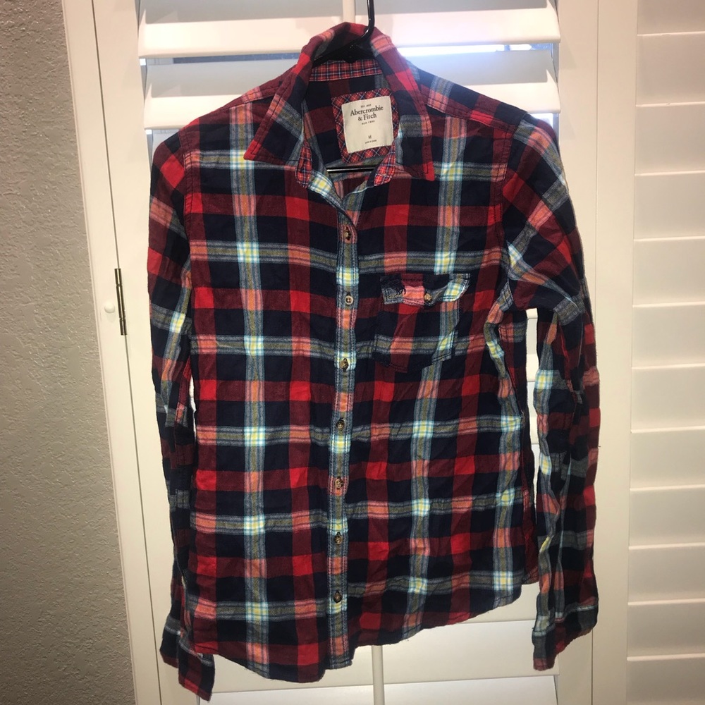 • A&F blue/red plaid flannel ❤️🧡💙 •